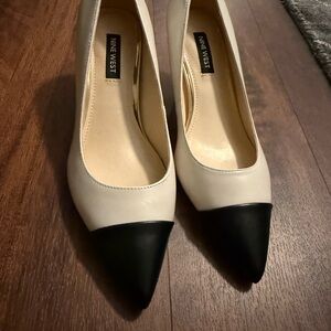 Nine West Black and Cream Heels NEVER WORN